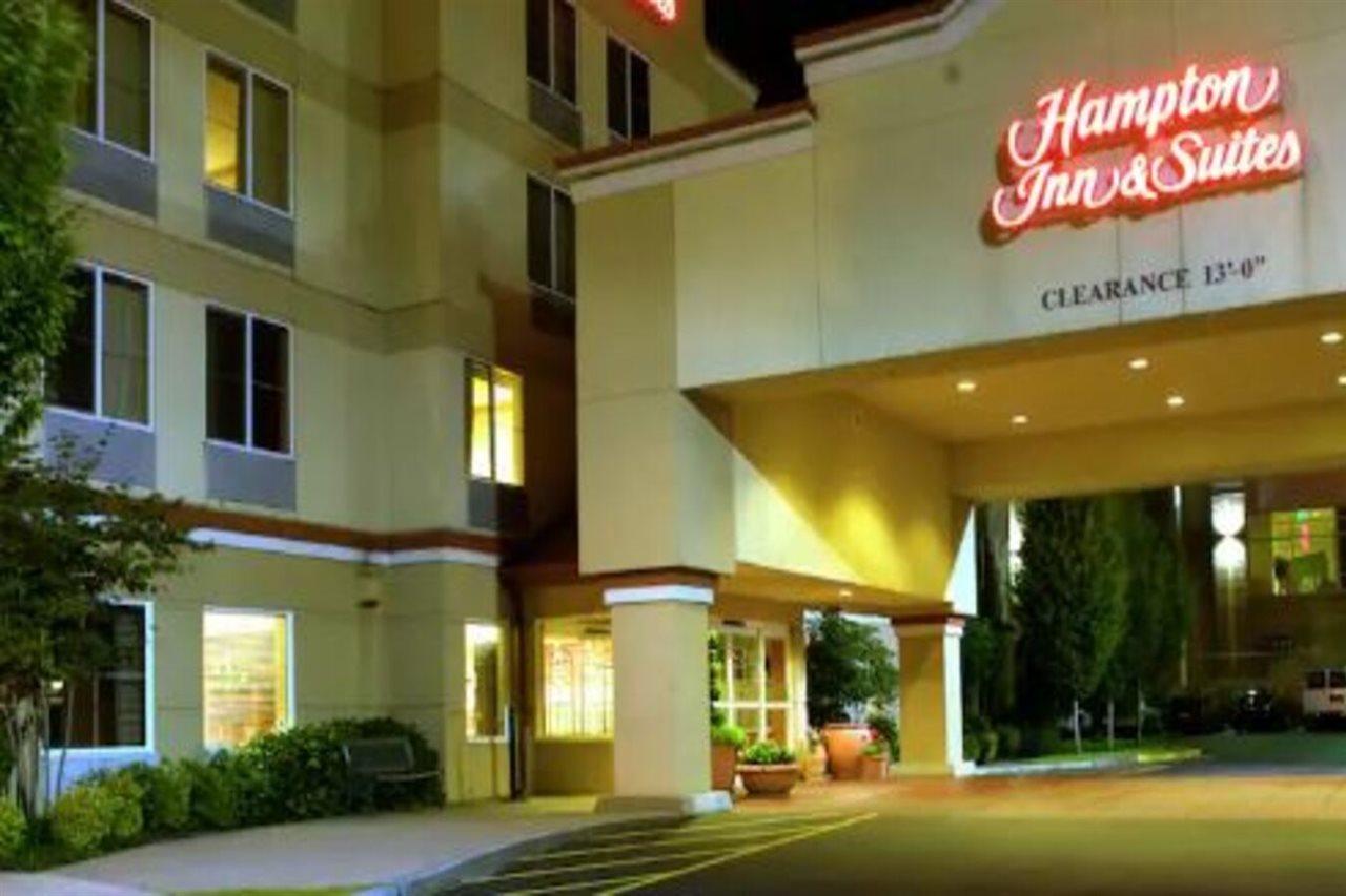 Hampton Inn & Suites Seattle North/Lynnwood Exterior photo