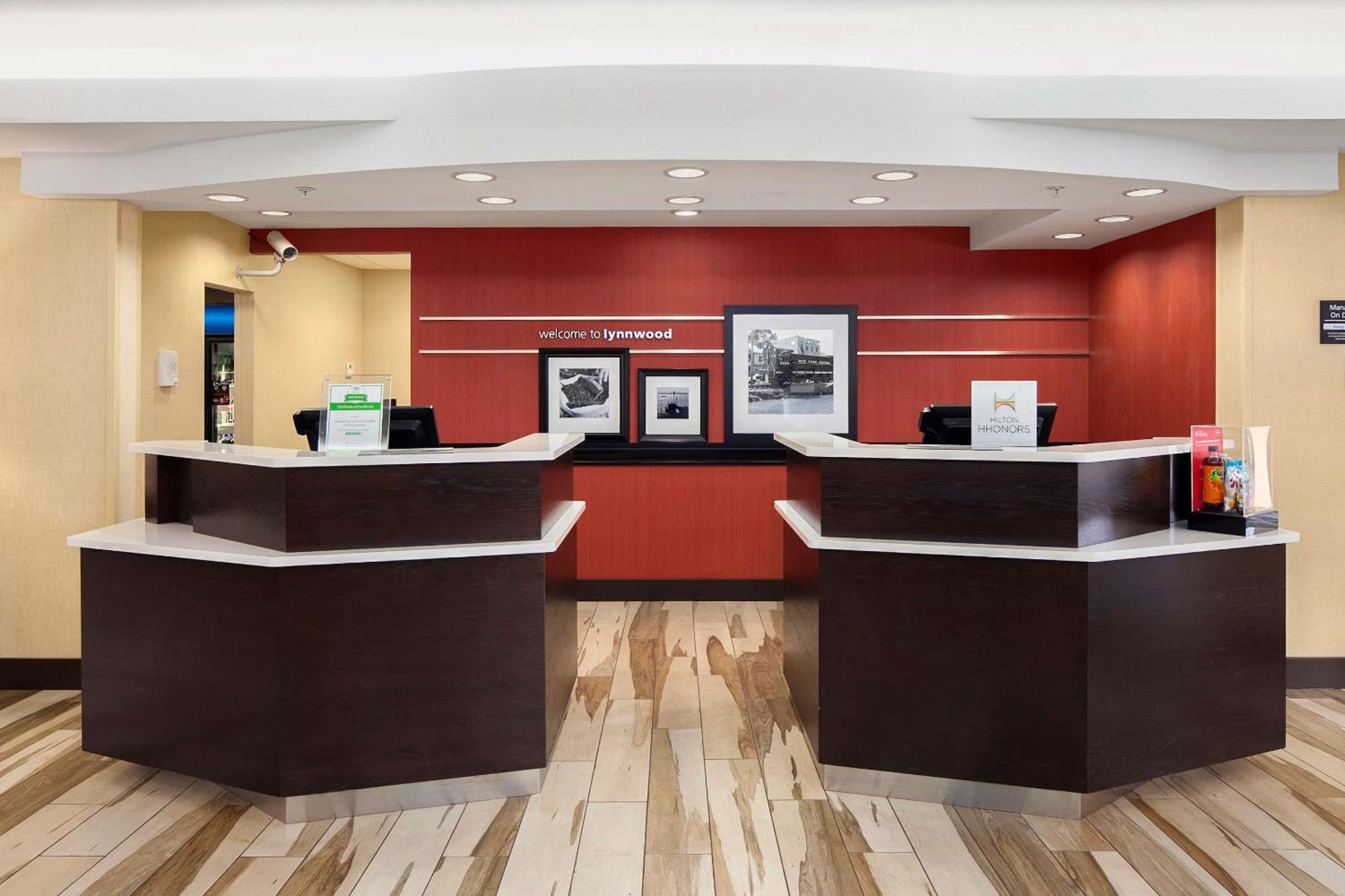 Hampton Inn & Suites Seattle North/Lynnwood Exterior photo