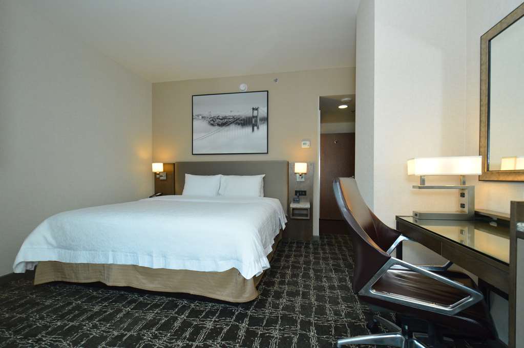 Hampton Inn & Suites Seattle North/Lynnwood Room photo