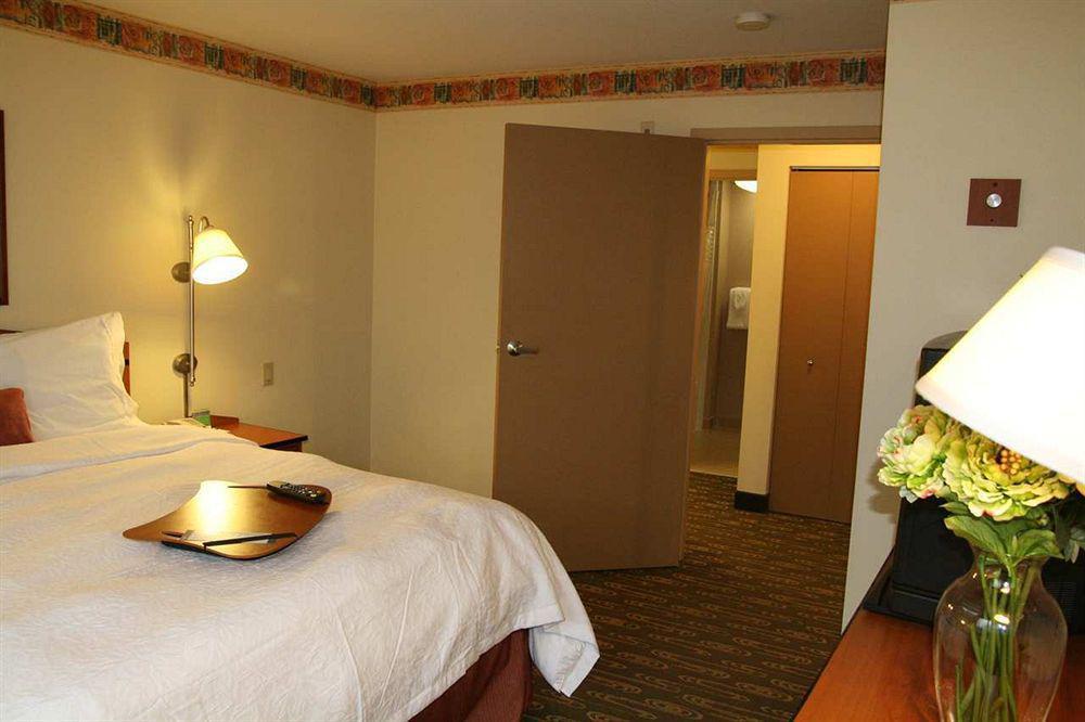 Hampton Inn & Suites Seattle North/Lynnwood Room photo