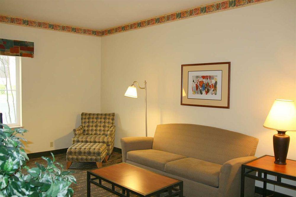 Hampton Inn & Suites Seattle North/Lynnwood Room photo